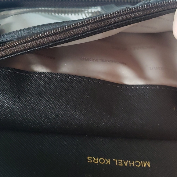 Michael Kors large, logo wallet - Picture 9 of 10